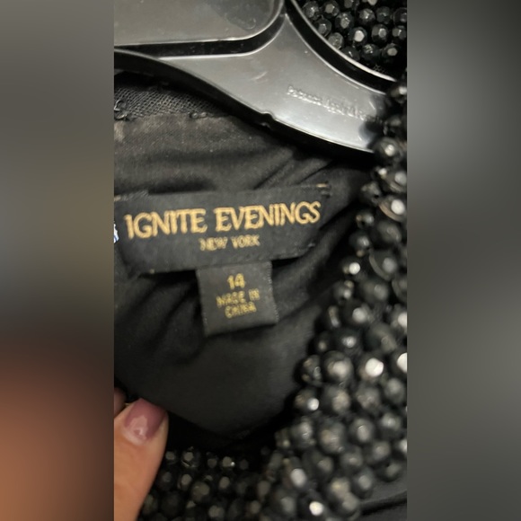 Beautiful evening dress - Picture 2 of 5